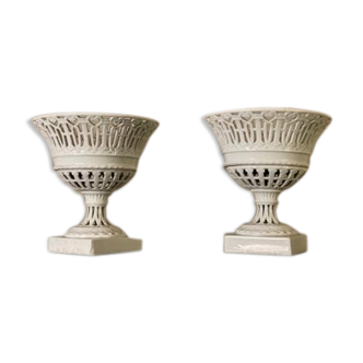 Paire de coupes ajourées en porcelaine