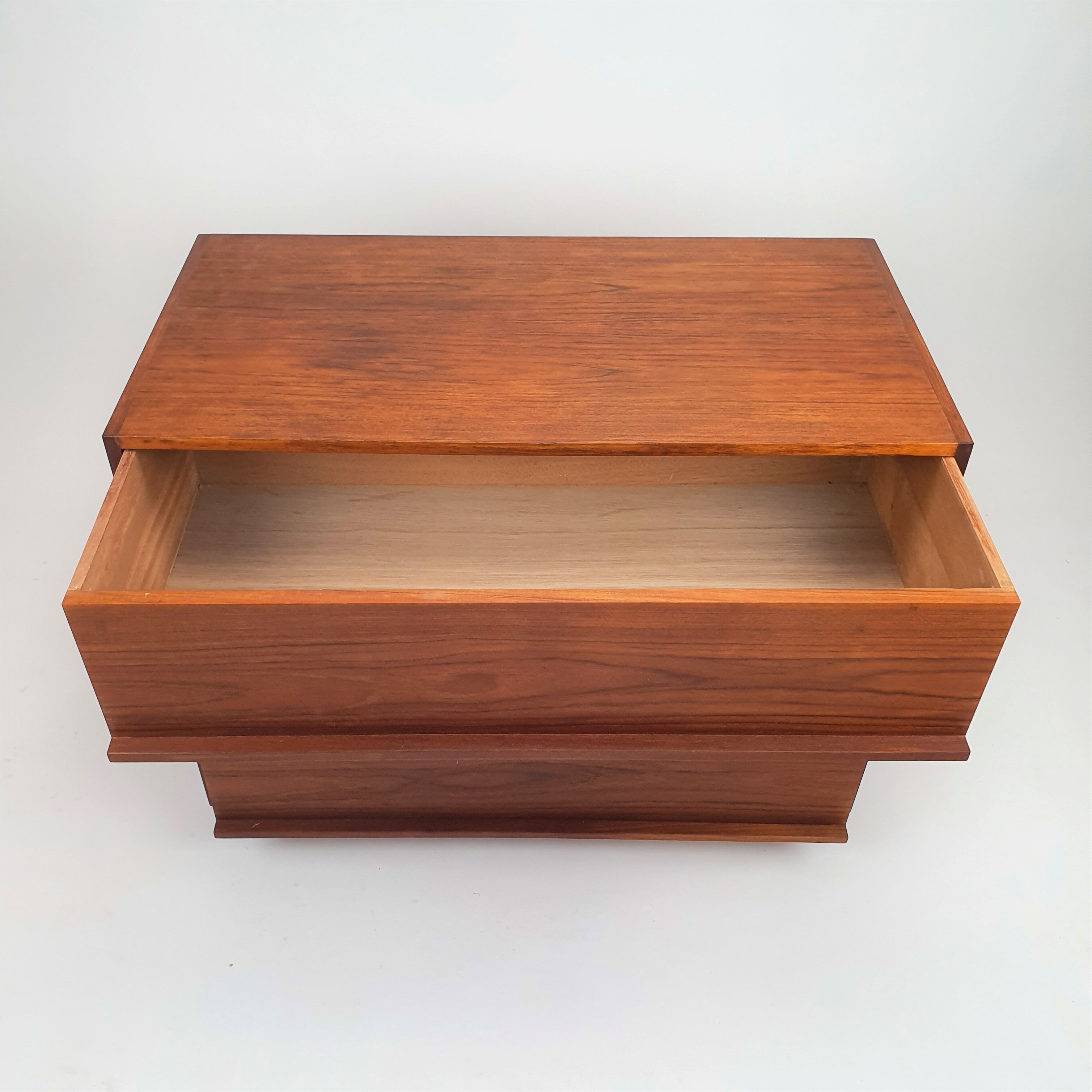 Commode danoise en teck, années 50