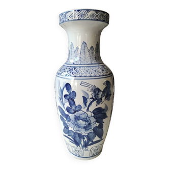 Vase balustre décoratif Asiatique/Japonais. Motifs floraux, Oiseaux exotiques  Nature sauvage. Tons camaïeu de bleus. Haut 35,5 xm