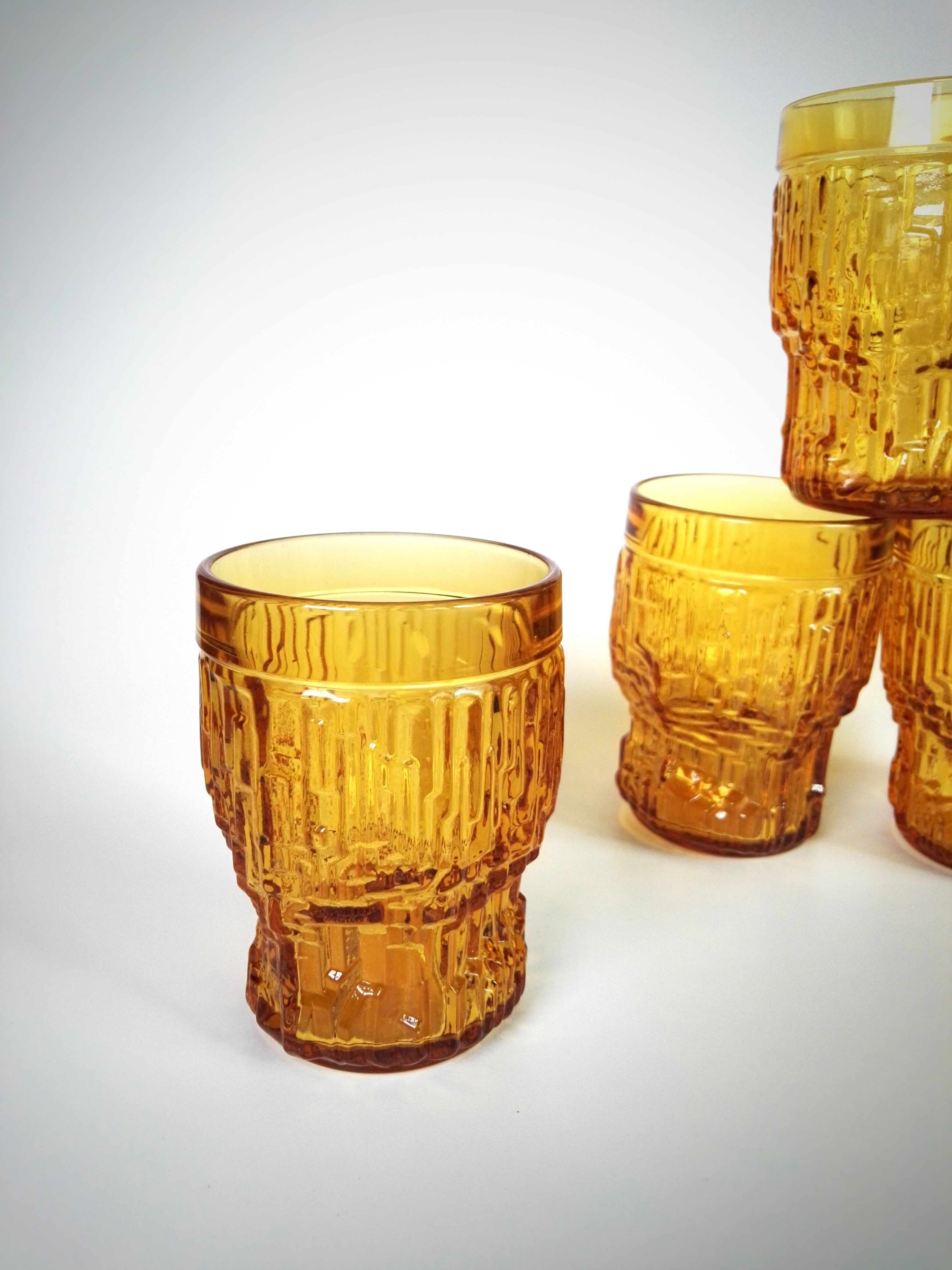 Set de 4 verres ambrés années 70