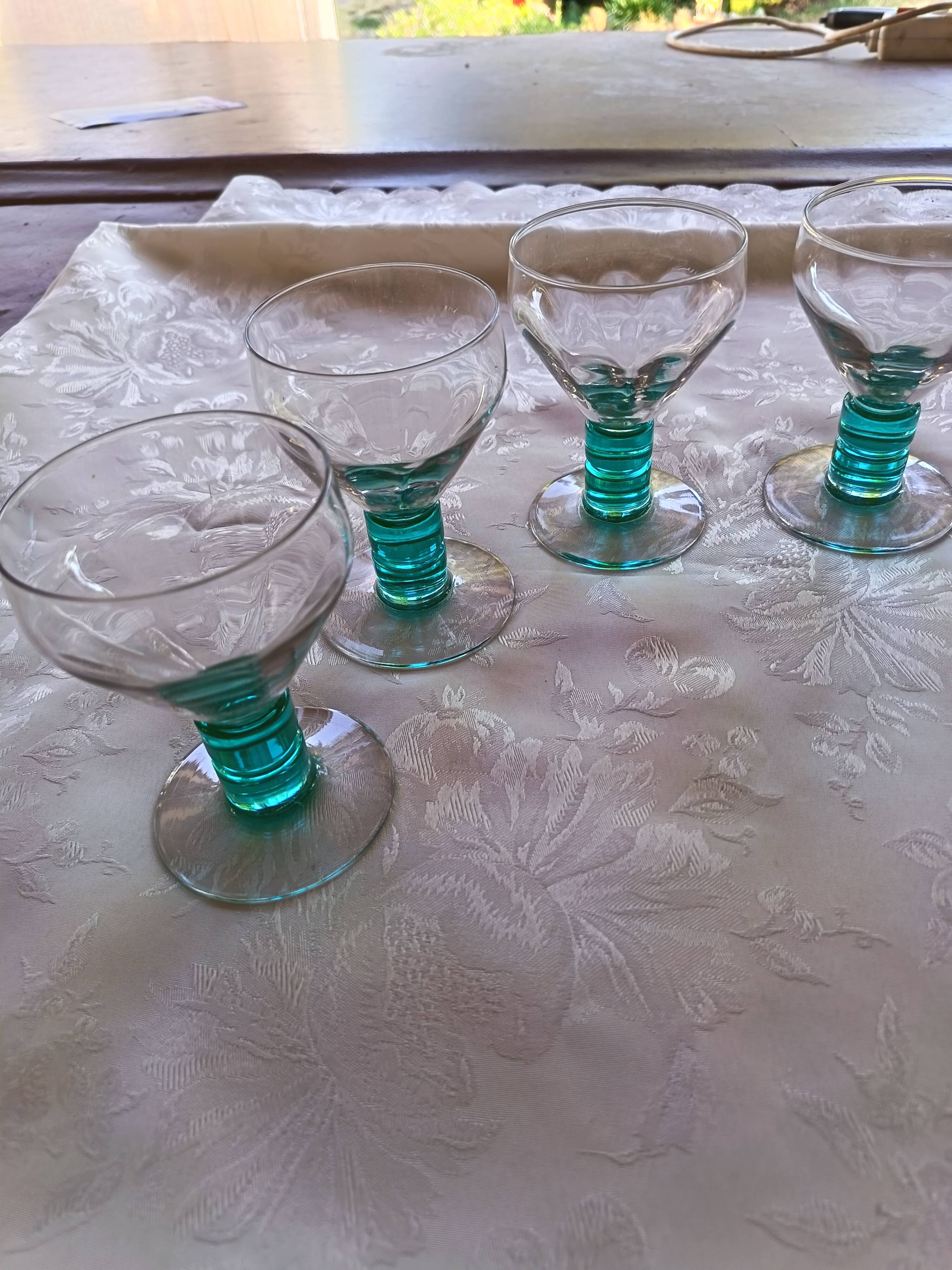 Wine glasses with ouraline feet
