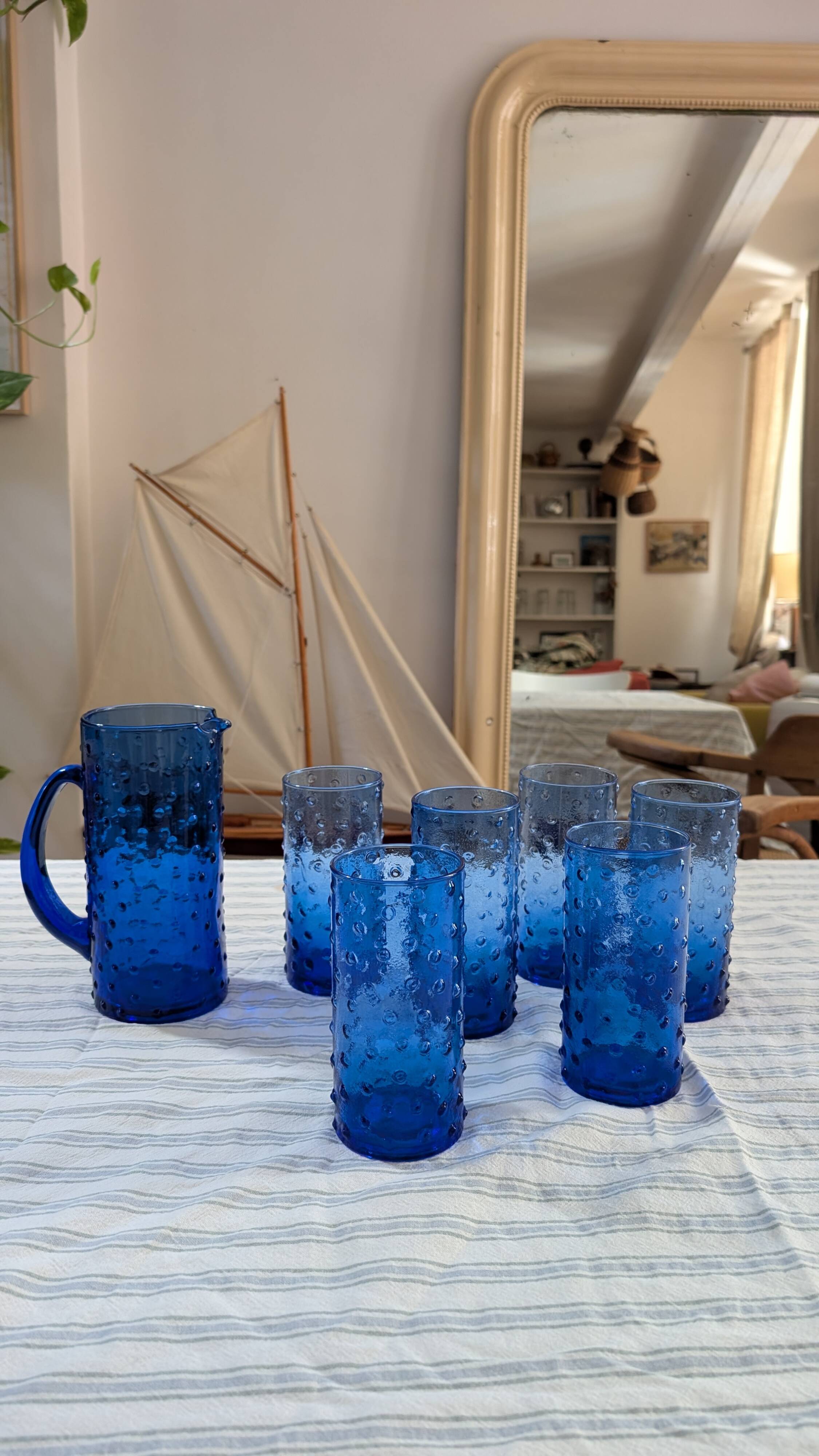 Service of blue blown glass lemonade, dotted pattern.