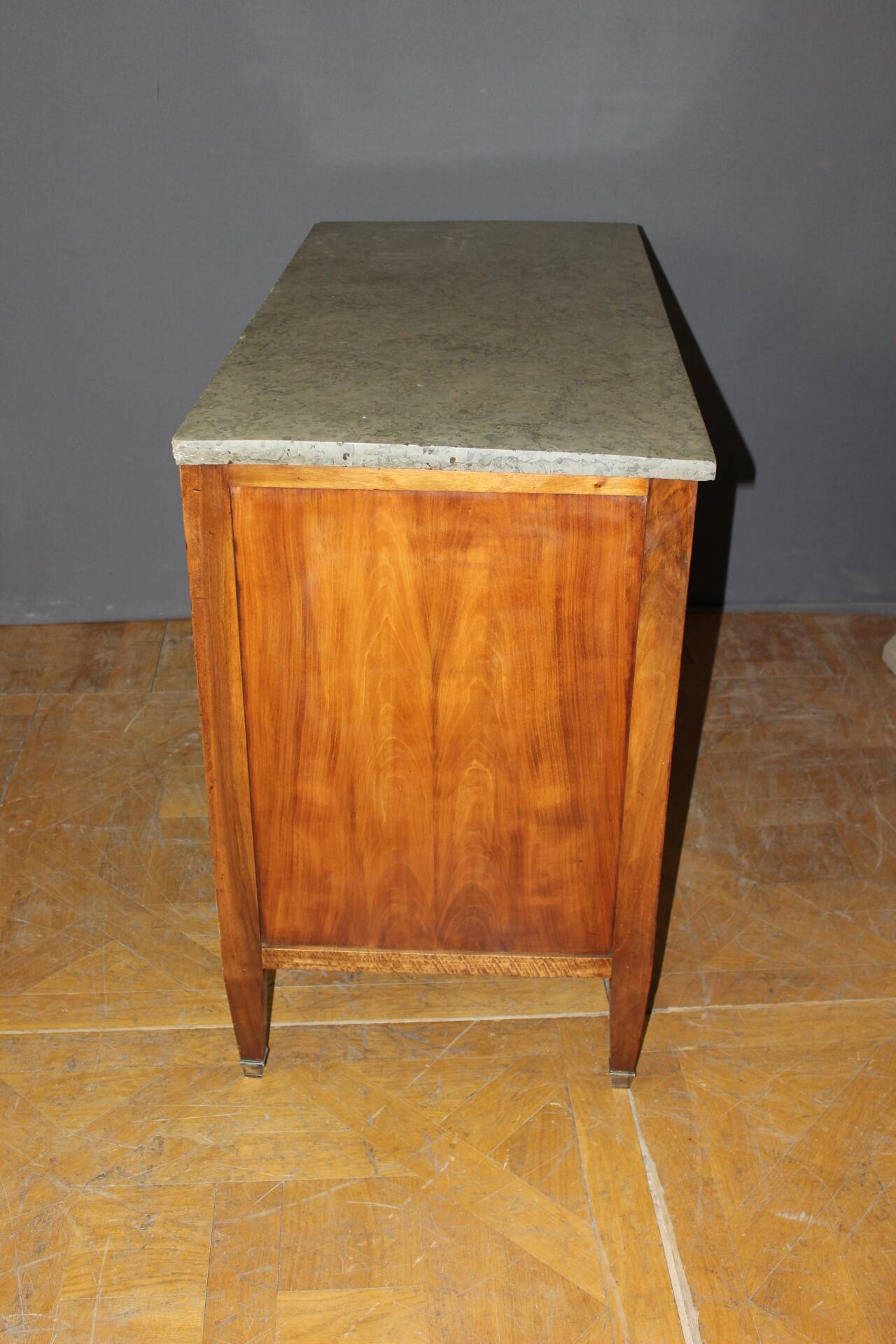 Commode Directoire en Noyer fin XVIII