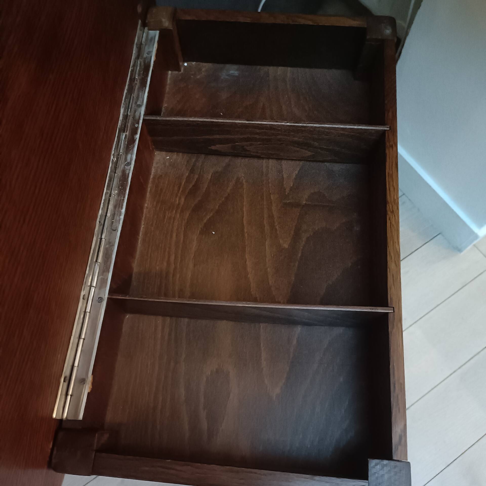 Sewing machine, sewing furniture