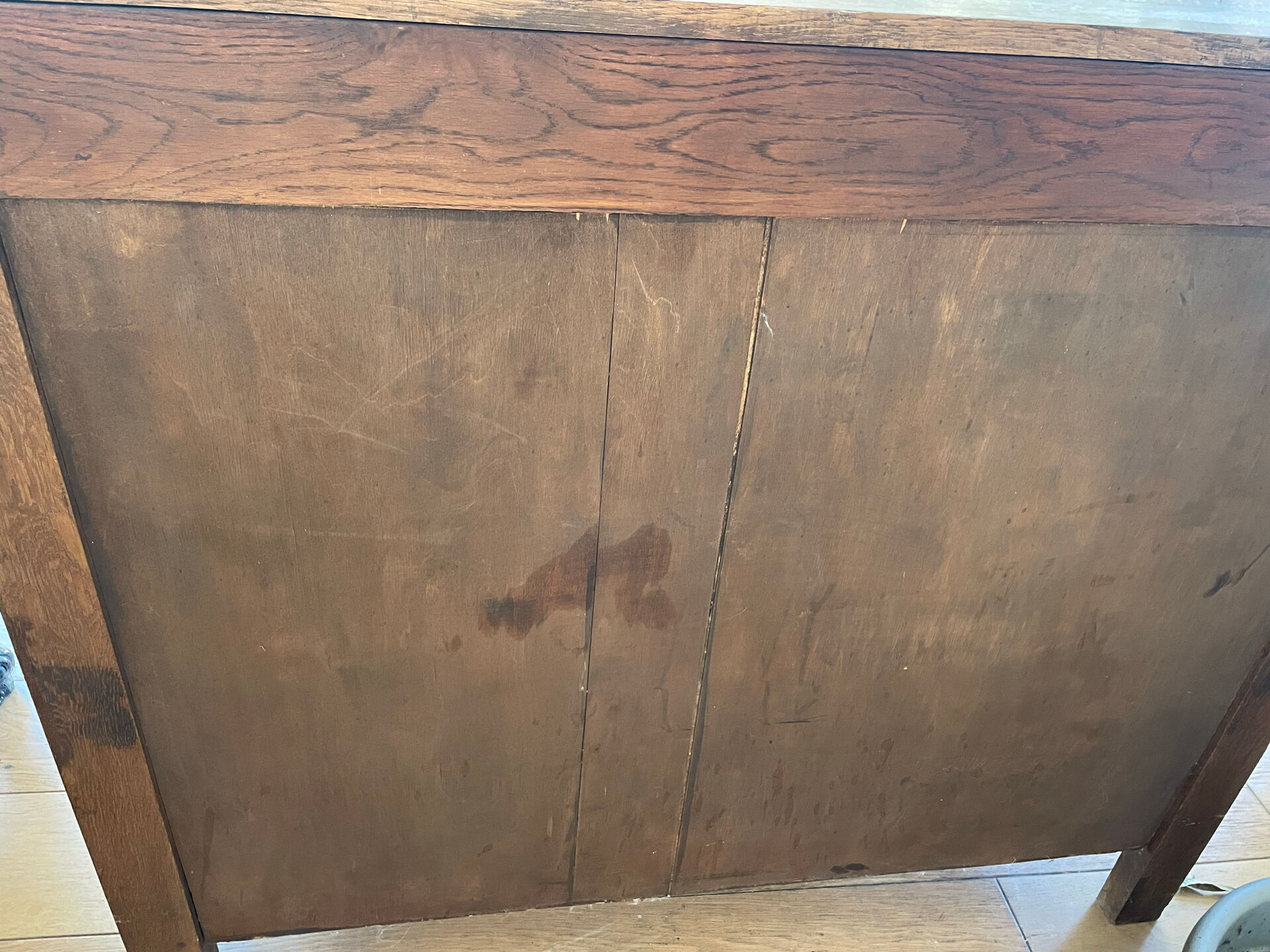 Curved chest of drawers