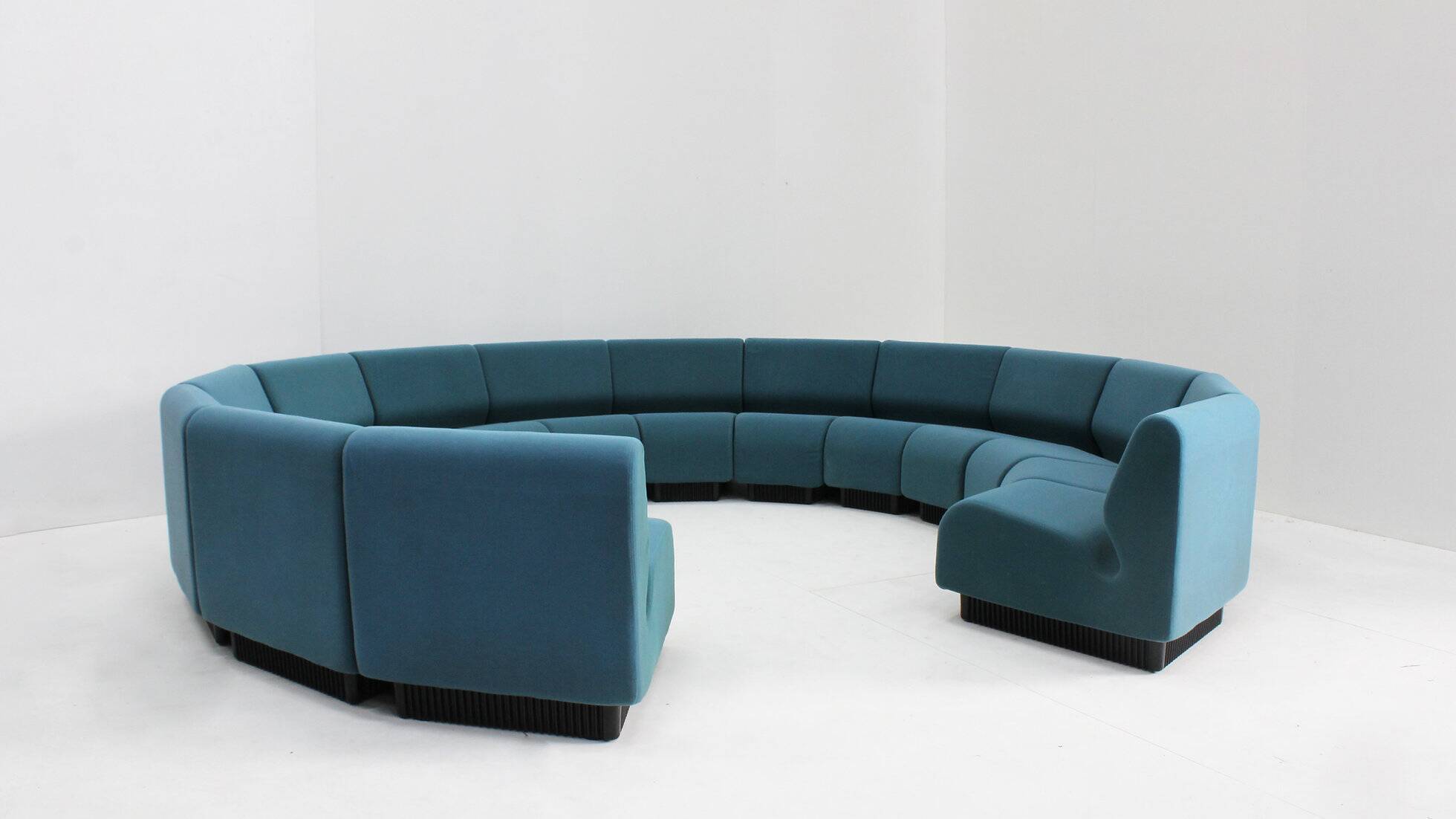 Vintage large modular round sofa by Don Chadwick for Herman Miller