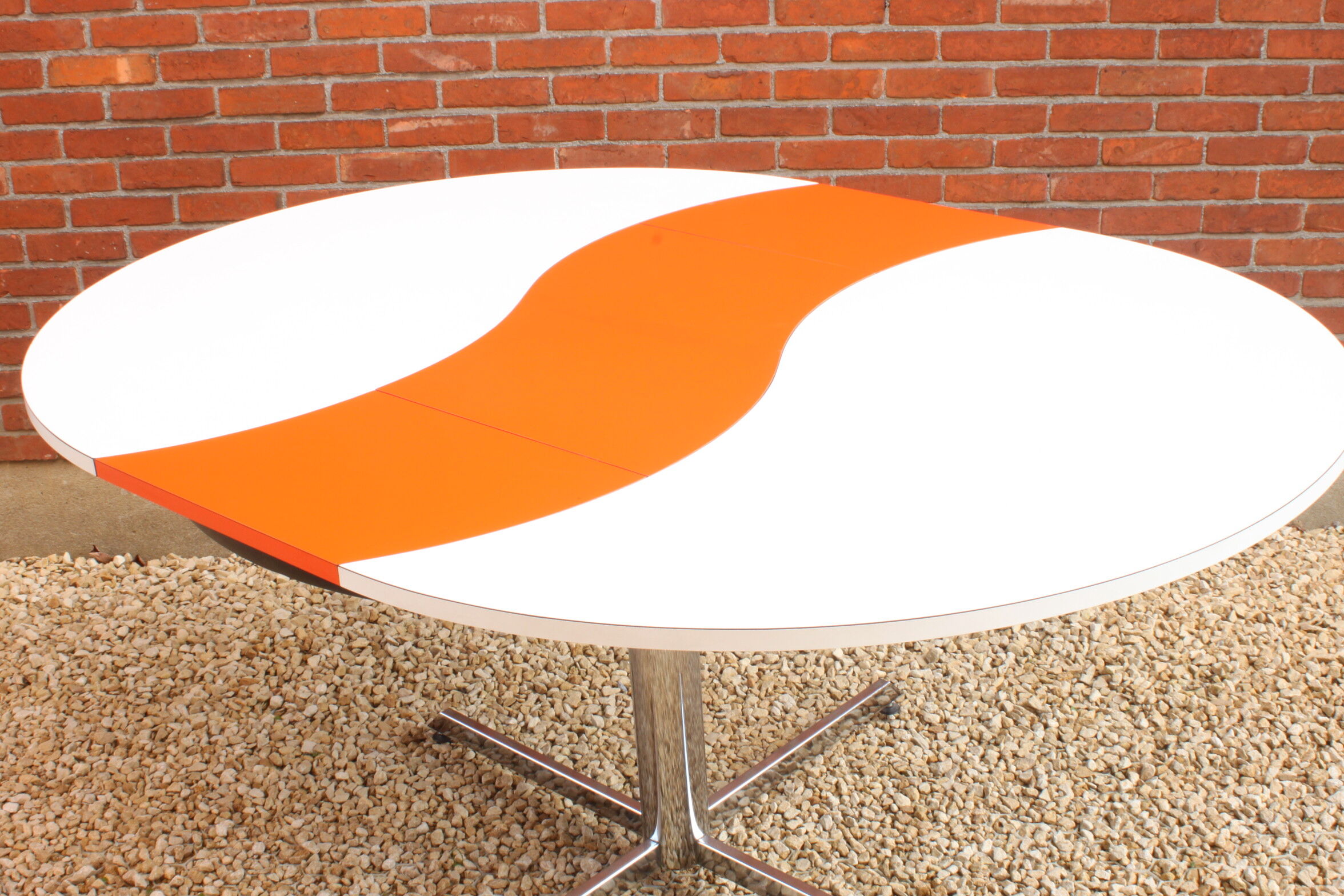Ying-Yang round orange extendable dining table, 1970s.