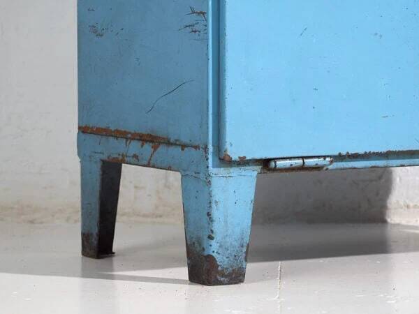 Armoire vintage de style industriel avec patine bleue (c.1950)