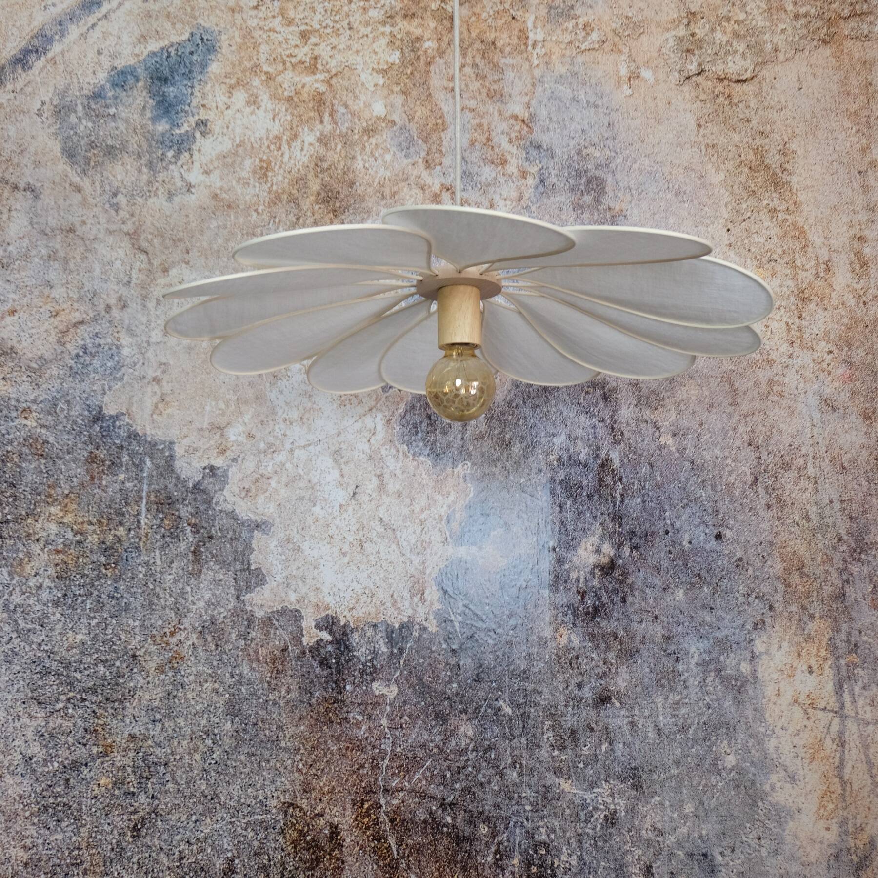 12-petal flower pendant in rattan and white linen