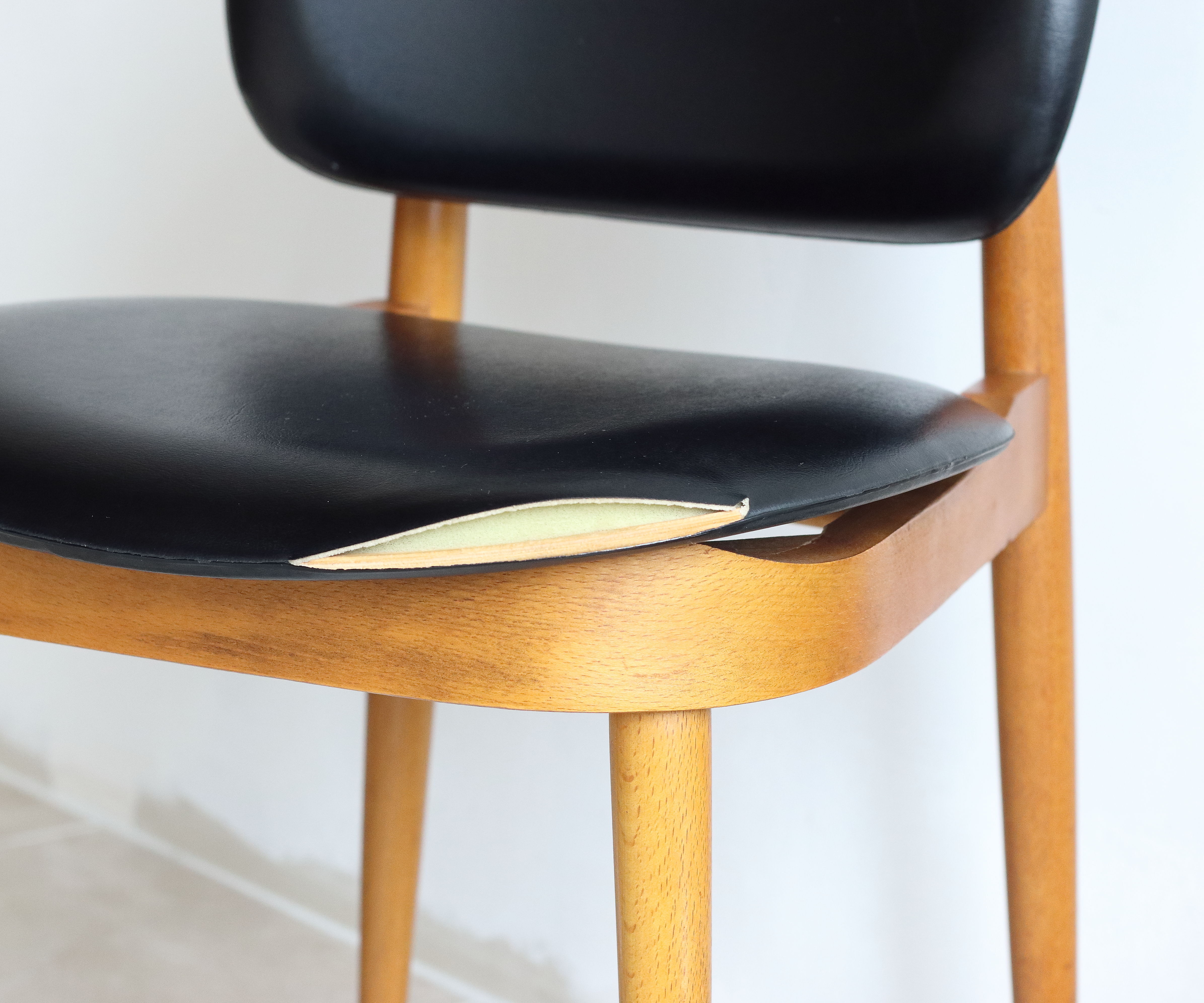 Suite of 6 Chairs Baumann model Pegasus in beech and faux black leather