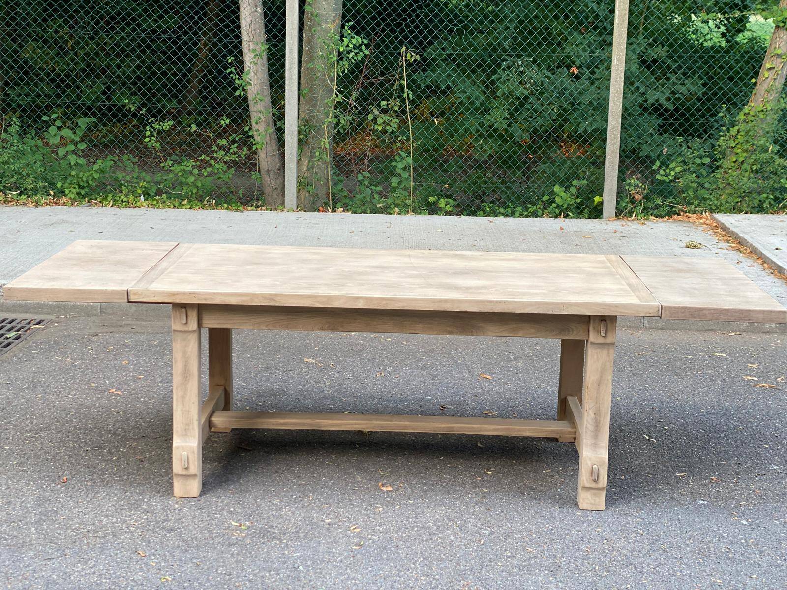 Extensible farmhouse dining table stripped in raw solid oak from the 1970s.