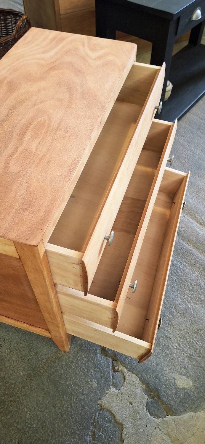 Vintage chest of drawers