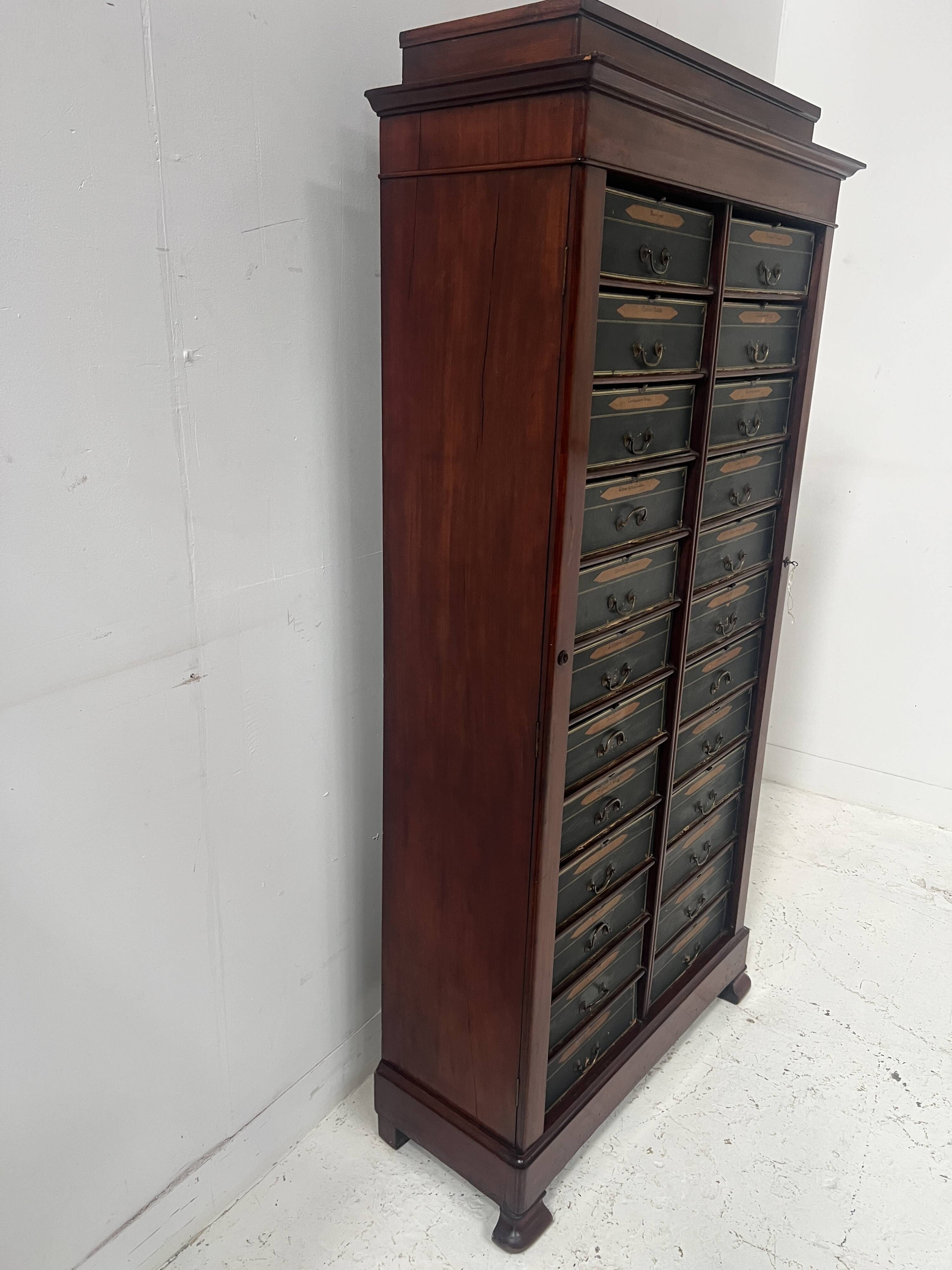 Louis Philippe period cabinet in mahogany veneer, 19th century.