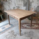 Farmhouse table with an extension
