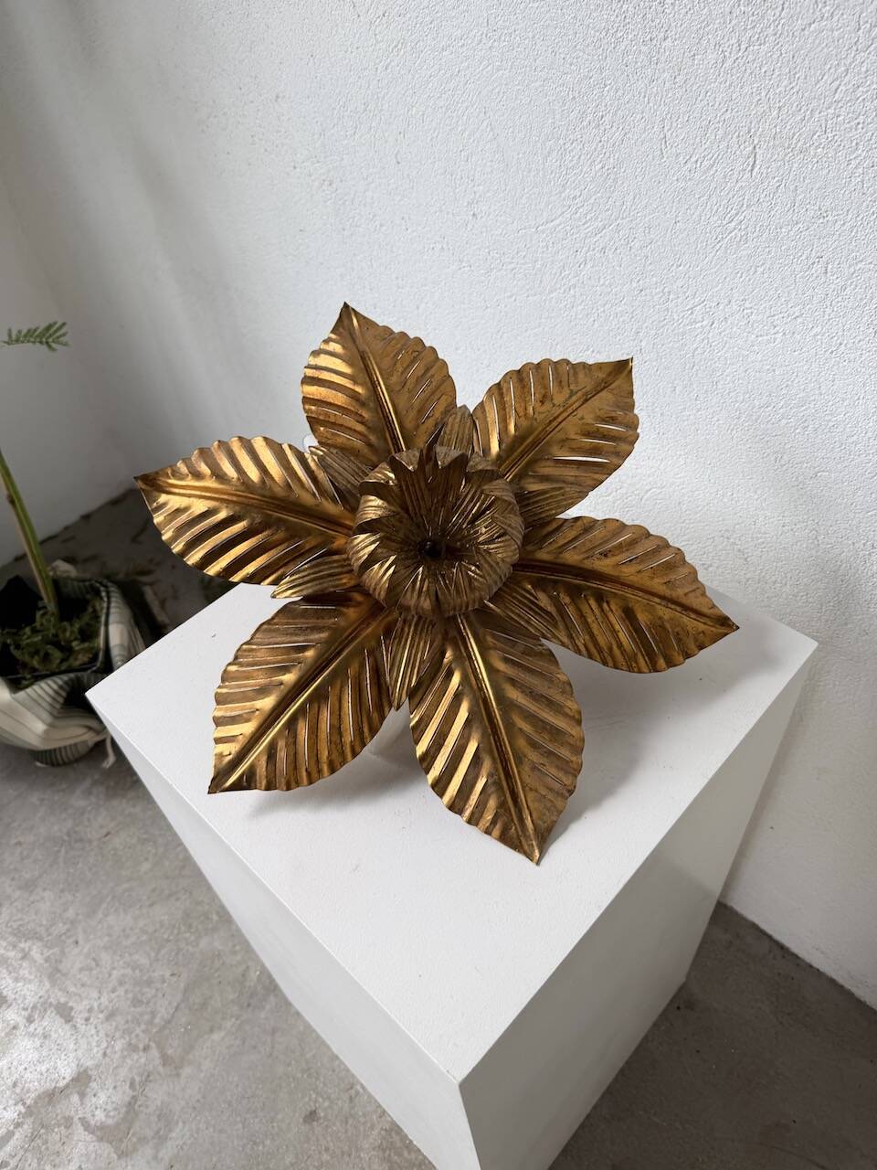 Applique ou suspension fleur dorée laiton années 70