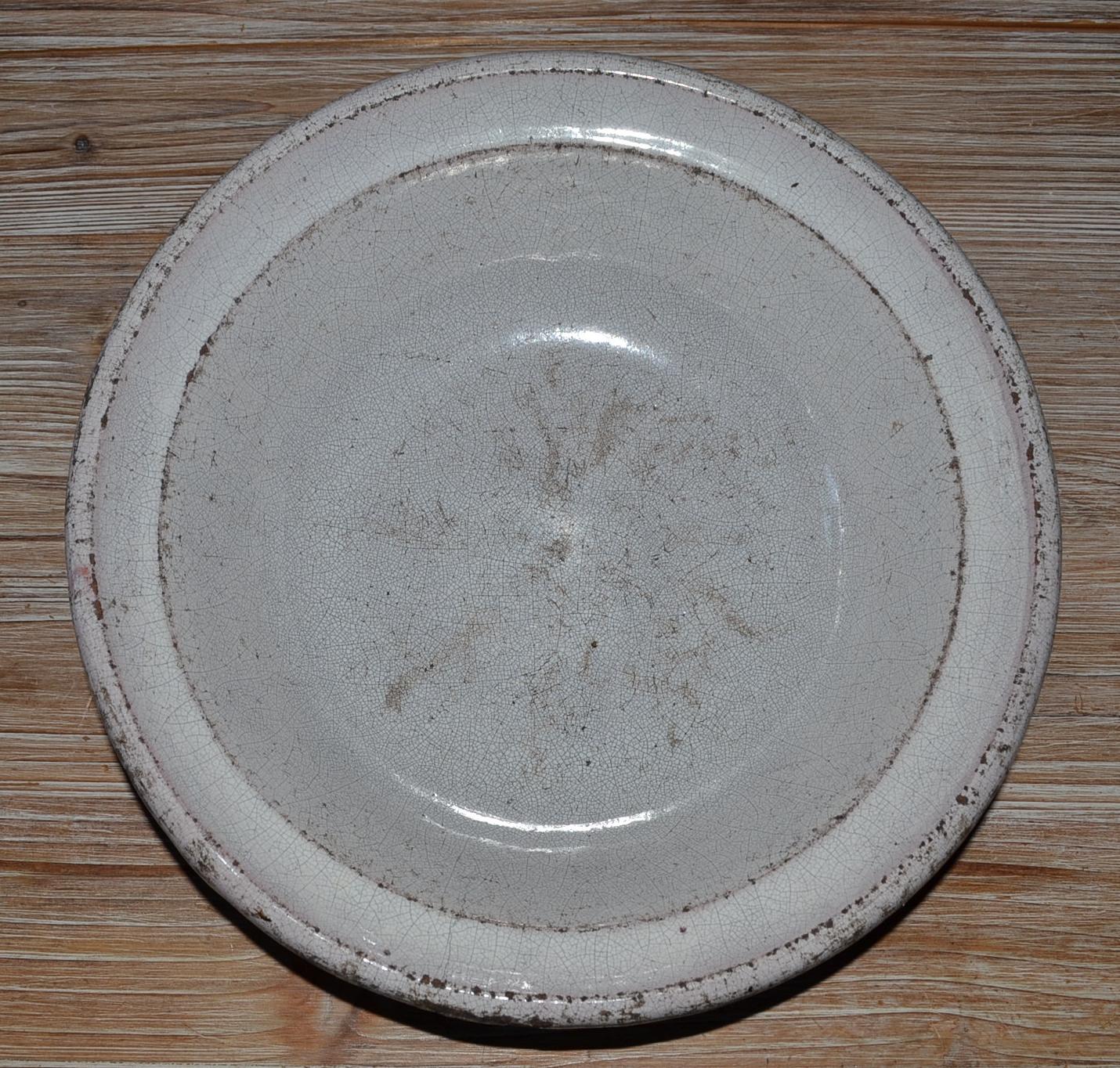 Dish in earthenware glazed, white and Brown, late nineteenth century