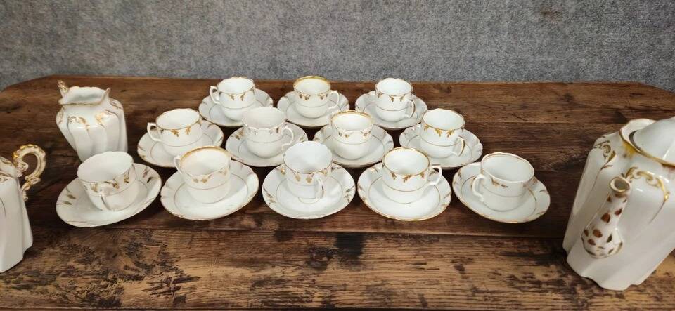 tea or coffee service in porcelain, Louis XV Rocaille style, 19th century