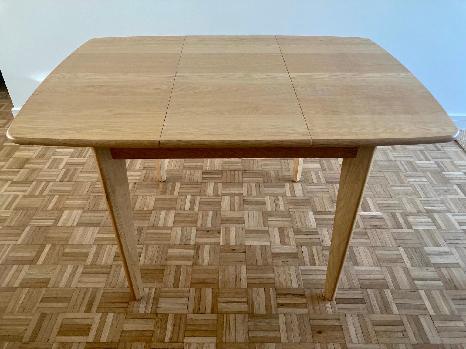 Solid oak extension table scandinavian style