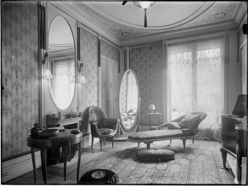 Art Deco psyche by Maurice Dufrène presented at the Artists' Salon 1919.