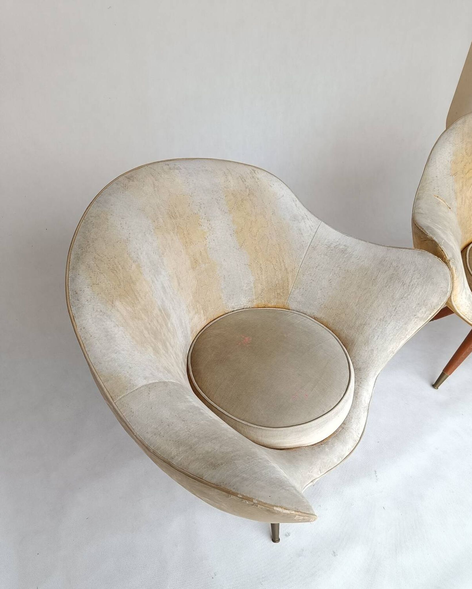 2 fauteuils œuf et canapé par Paged des années 50