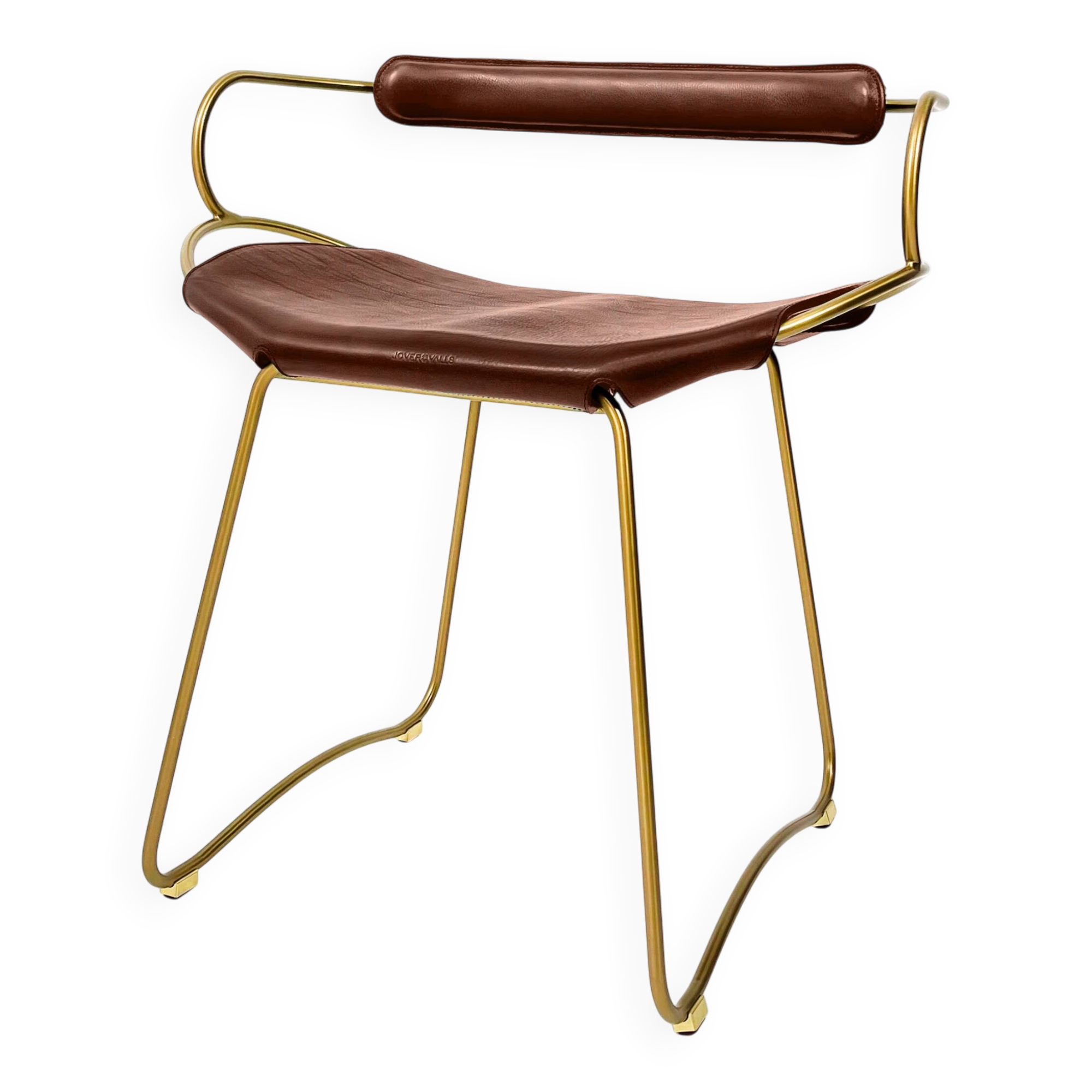 Organic bar stool with a vintage brass backrest and brown leather.