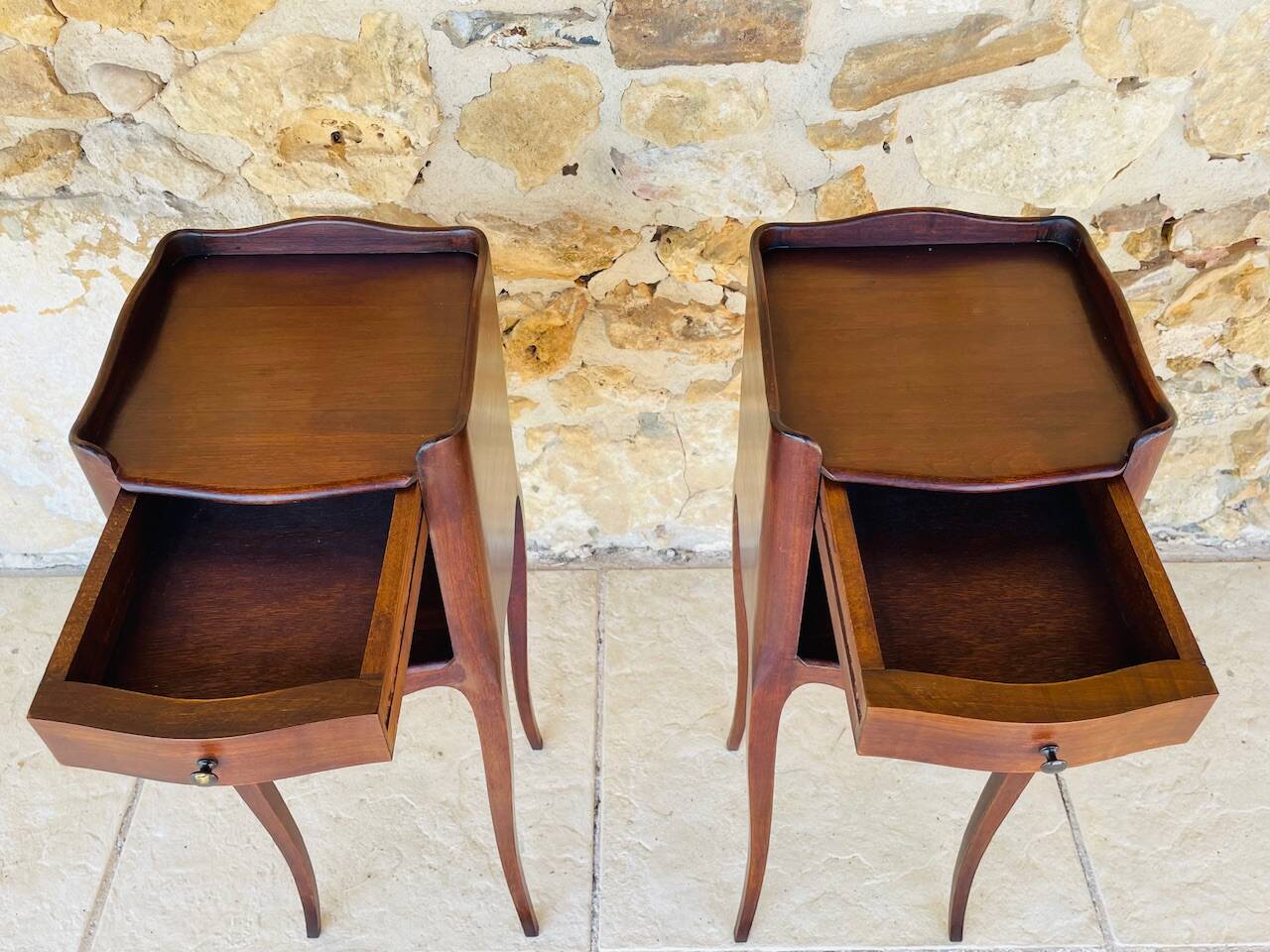 Paire de chevets style Louis XV en noyer