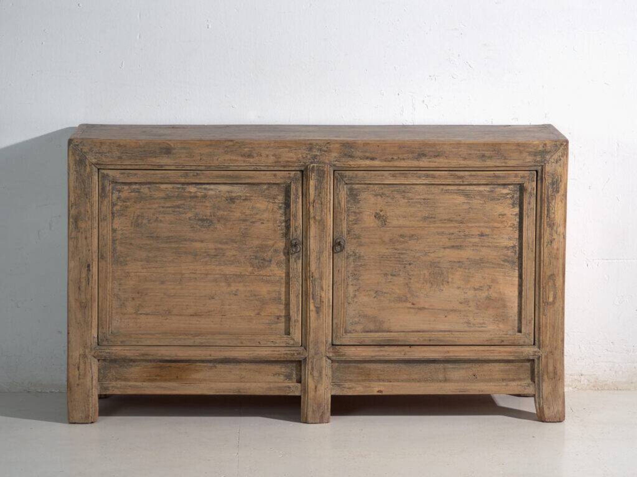 Buffet bas ancien à deux portes – Chine, vers 1930