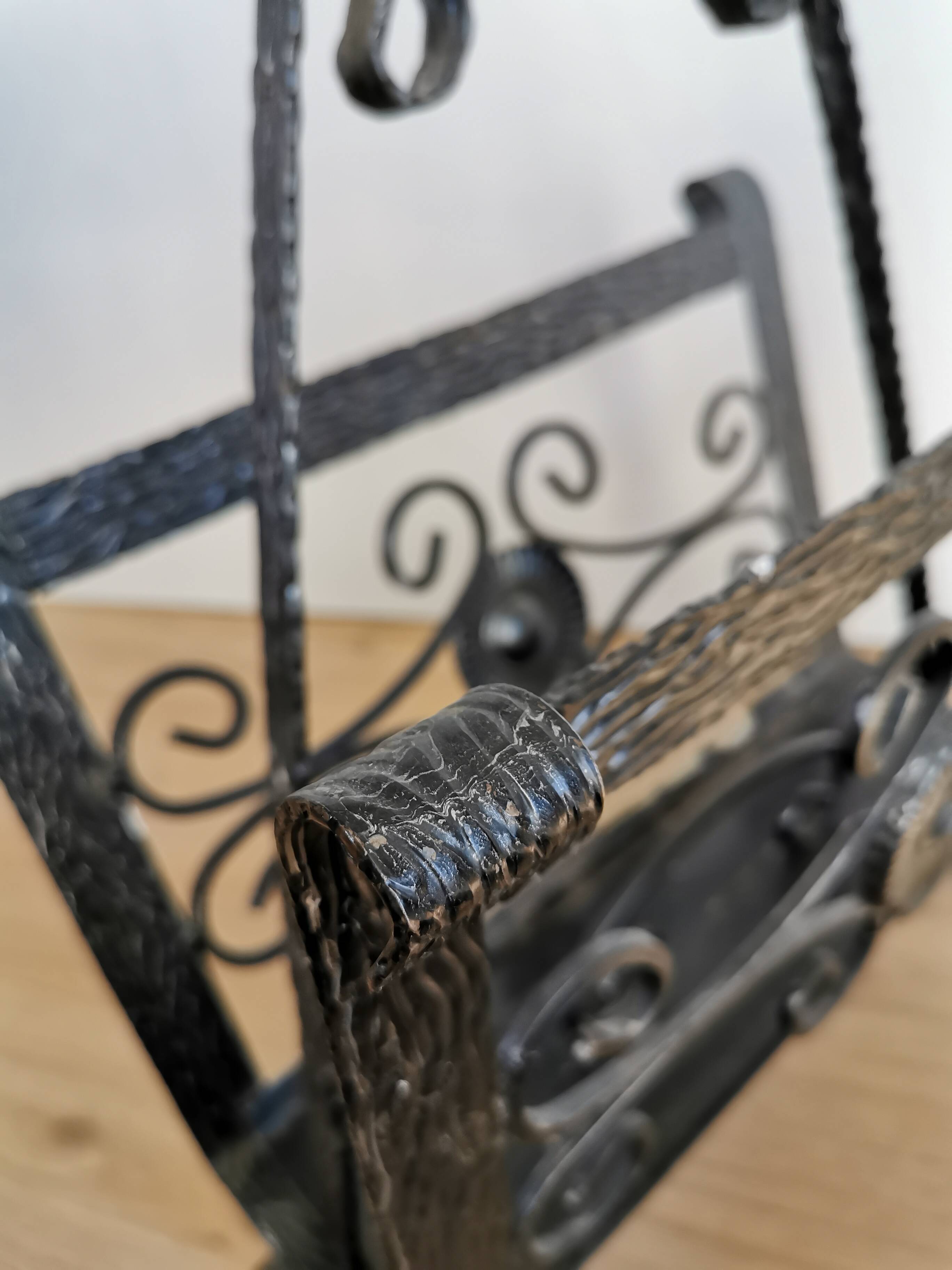 Porte-revues vintage en fonte