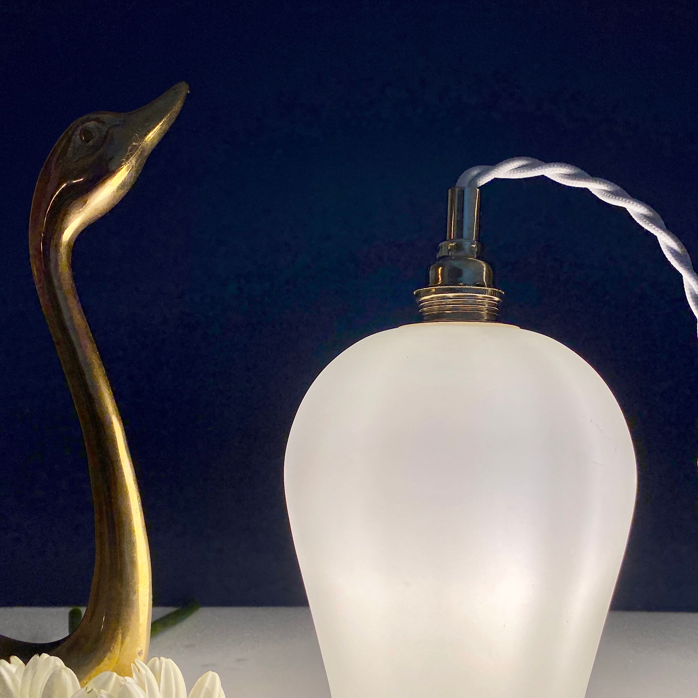 Vintage tulip ride in white opaline