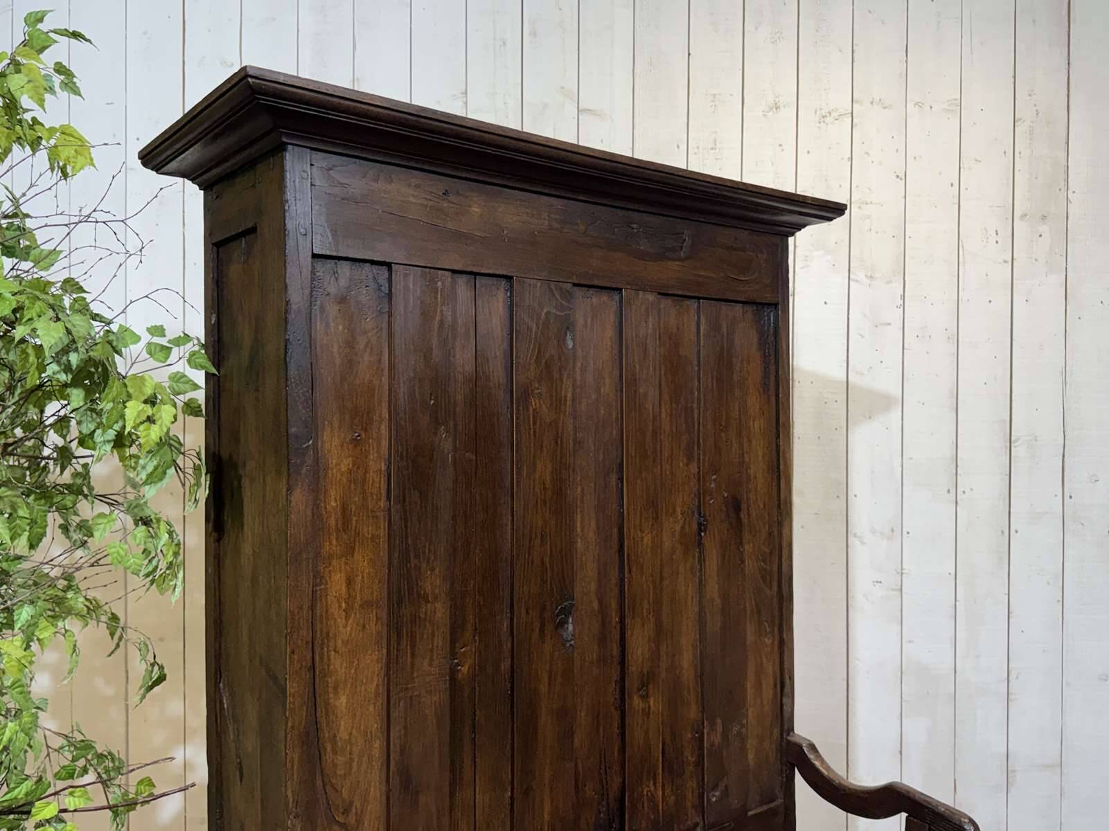 Entrance furniture, Breton wardrobe in oak and chestnut from the 19th century.