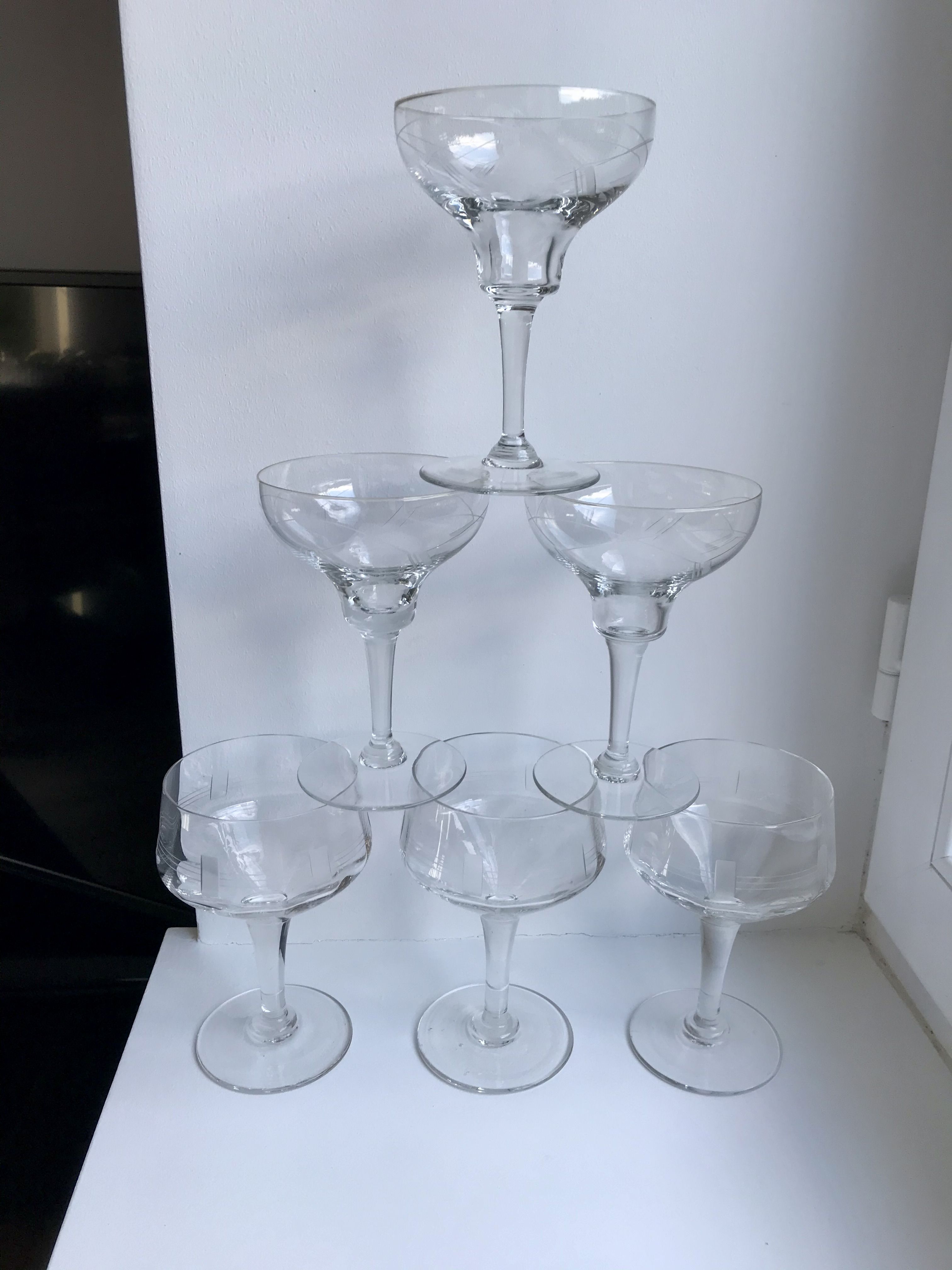 Set of 6 champagne glasses in crystal engraved Art Deco 30s
