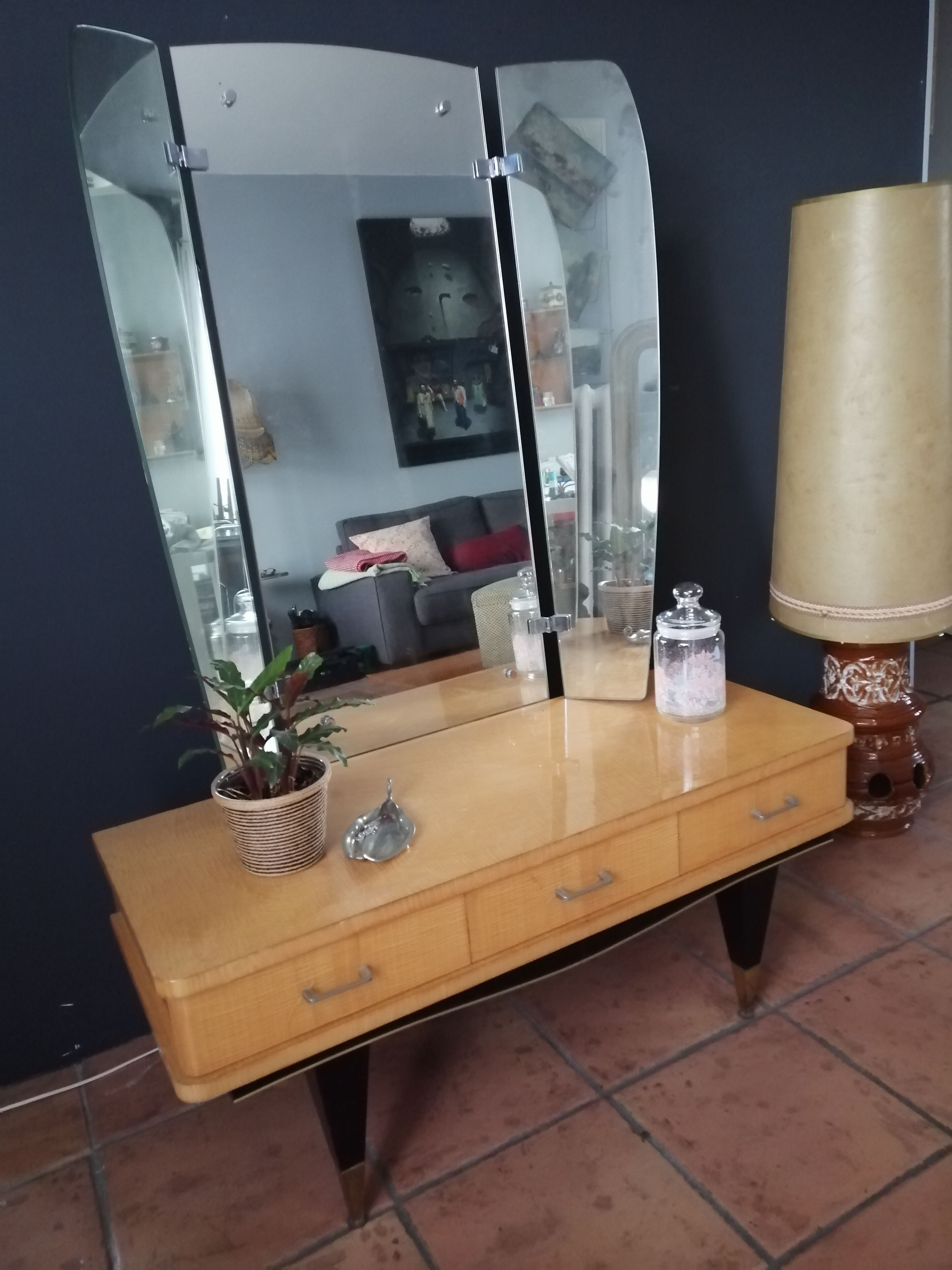 Dressing table of the 50