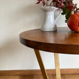 Round pedestal table