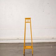 Porte plante en bois peint