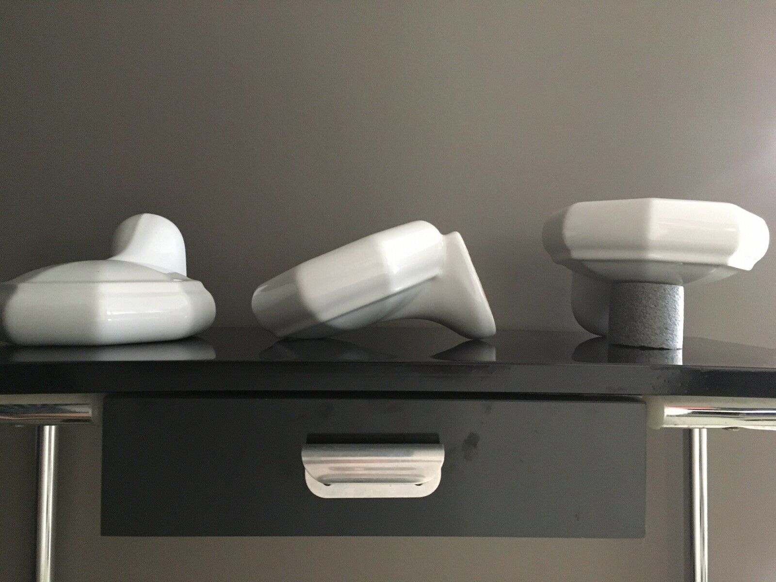 Lot of 3 appliques in white faience