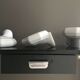 Lot de 3 appliques en faience blanche