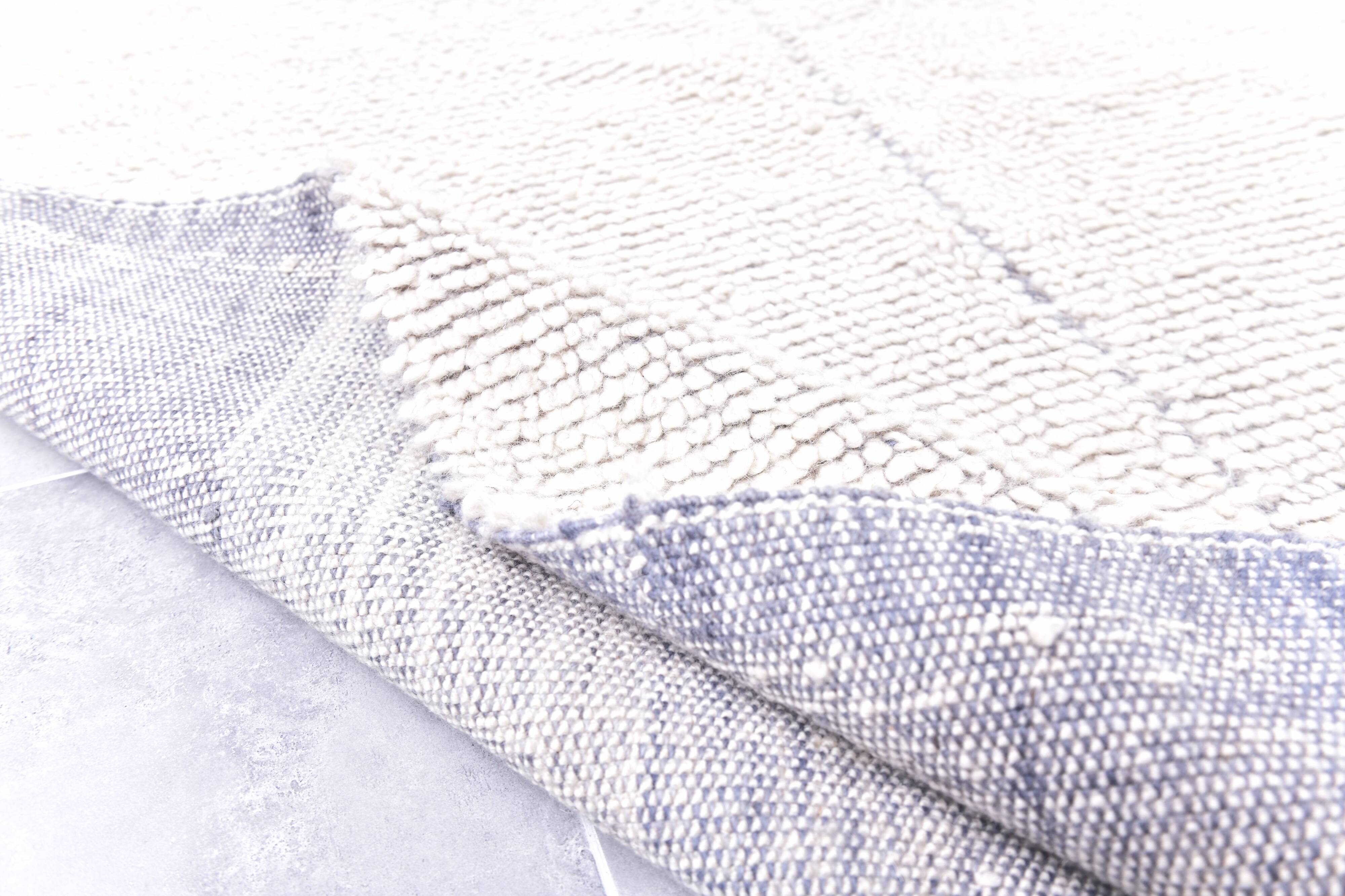 9x12 Soft Pastel White & Blue Vintage Rug, 273x357Cm