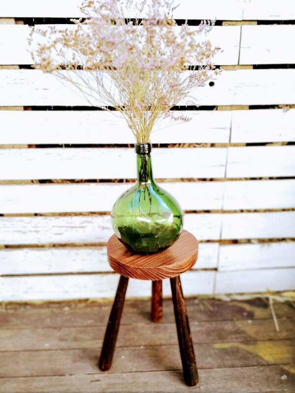 Farm tripod stool
