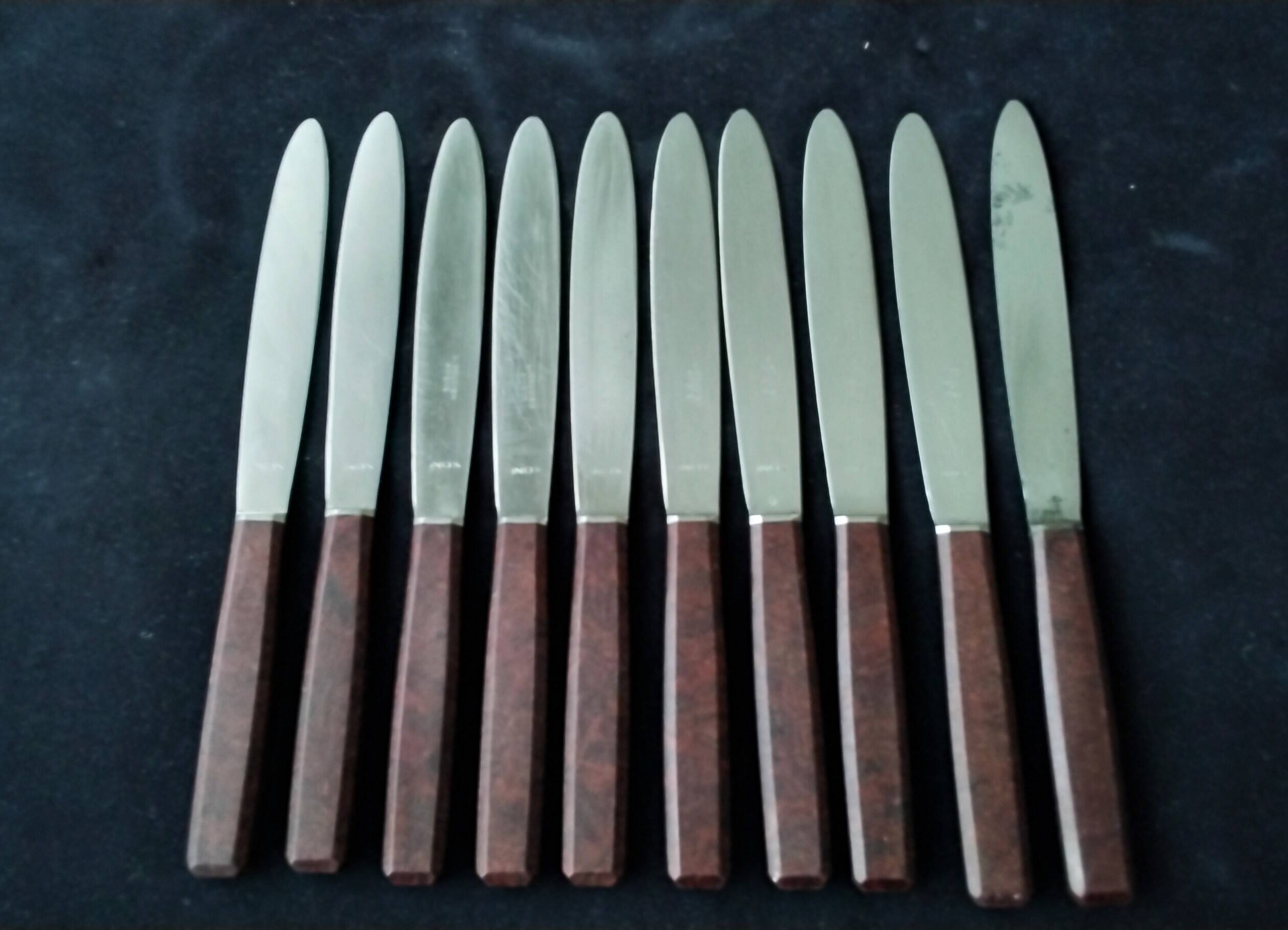 Coffret de 10 couteaux vintage  manches en bakélite brune