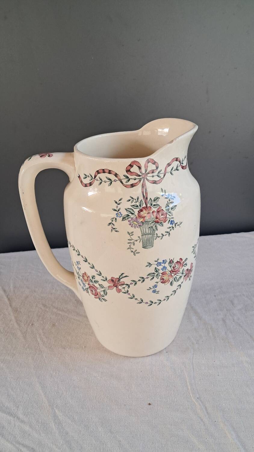 Longchamps toilet pitcher