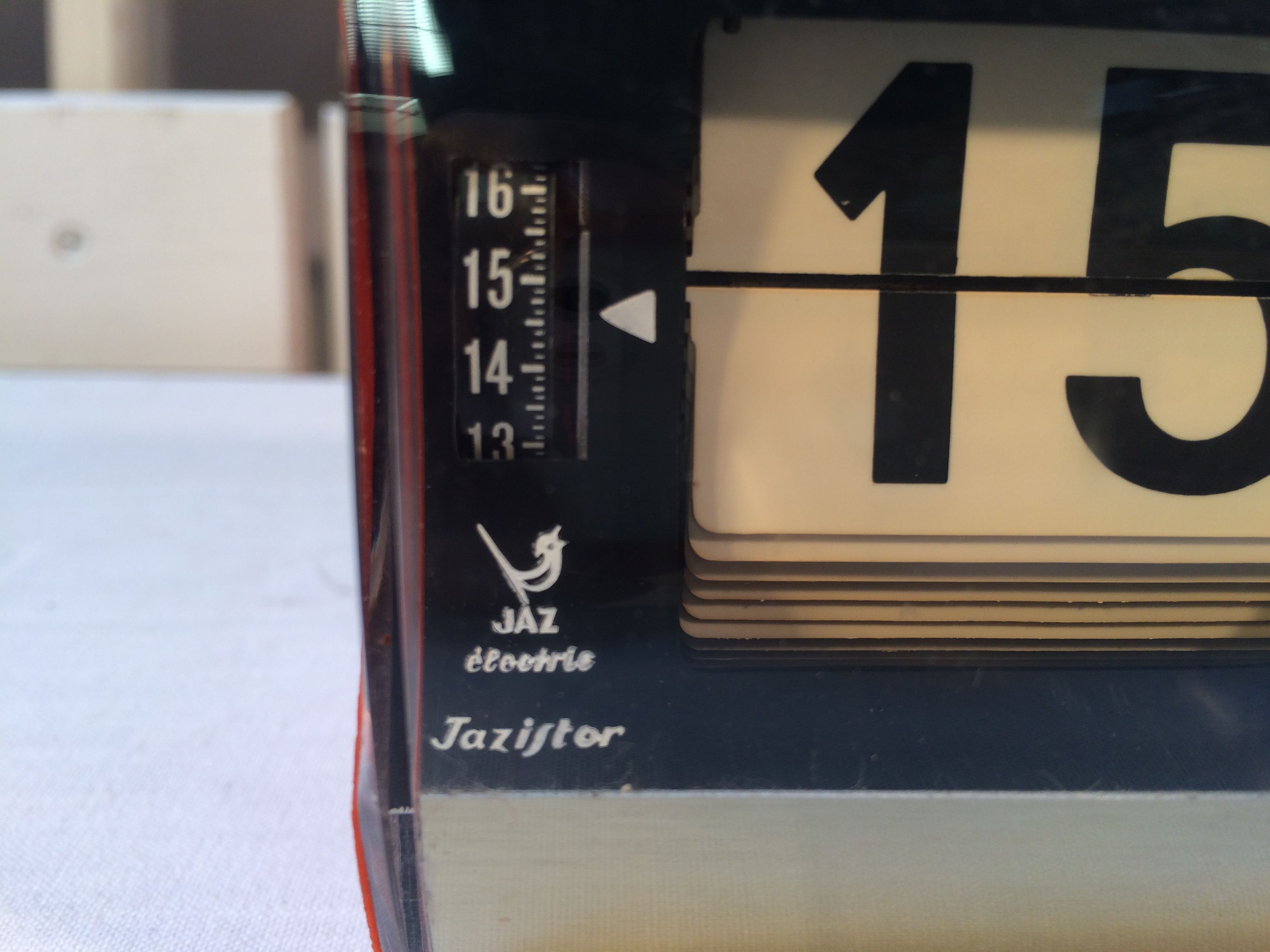 Vintage Jaz flip flap alarm clock model Vibric - 1974 - Orange and Gold