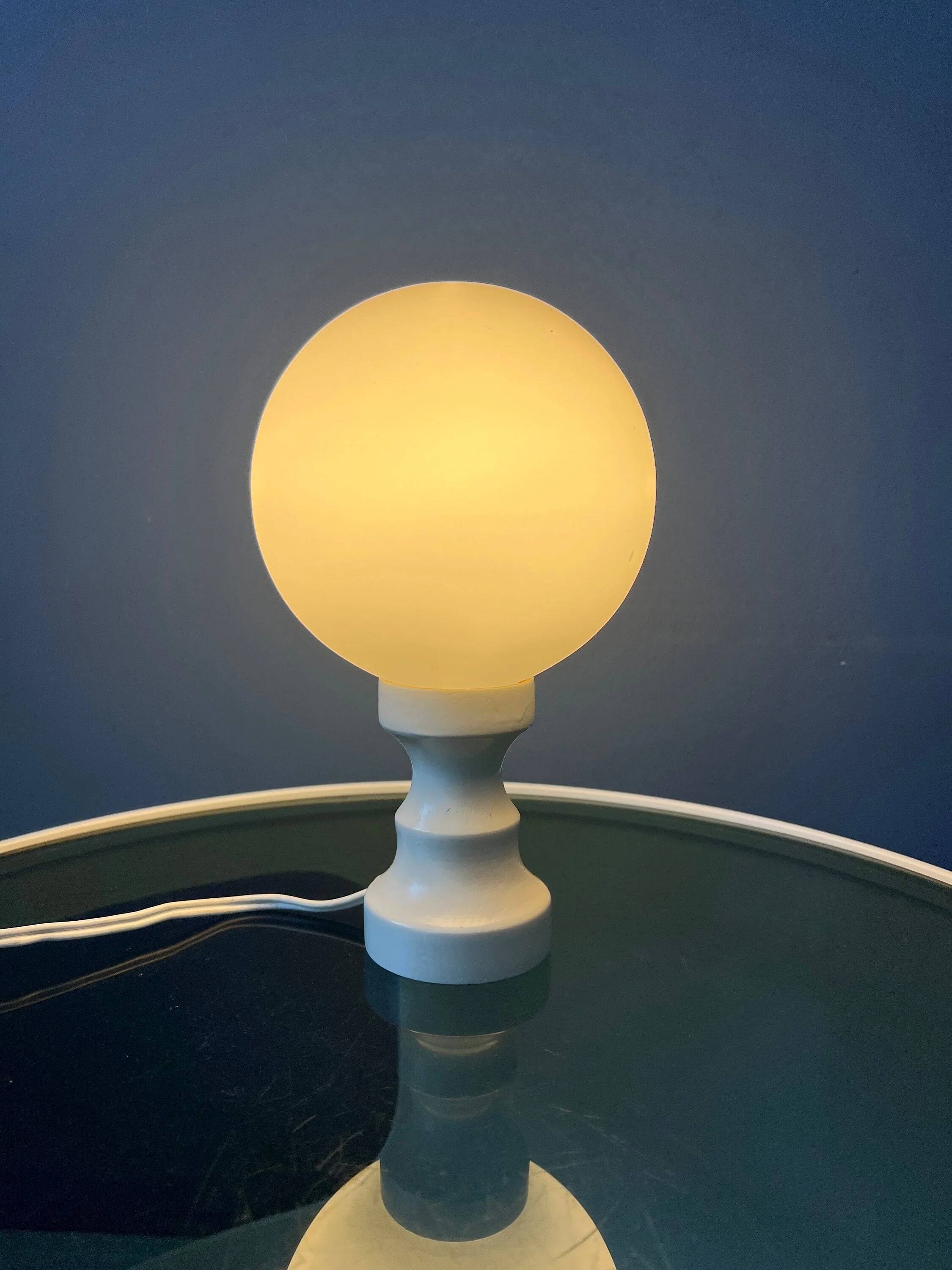 Lampe de table Space Age blanche en verre opalin