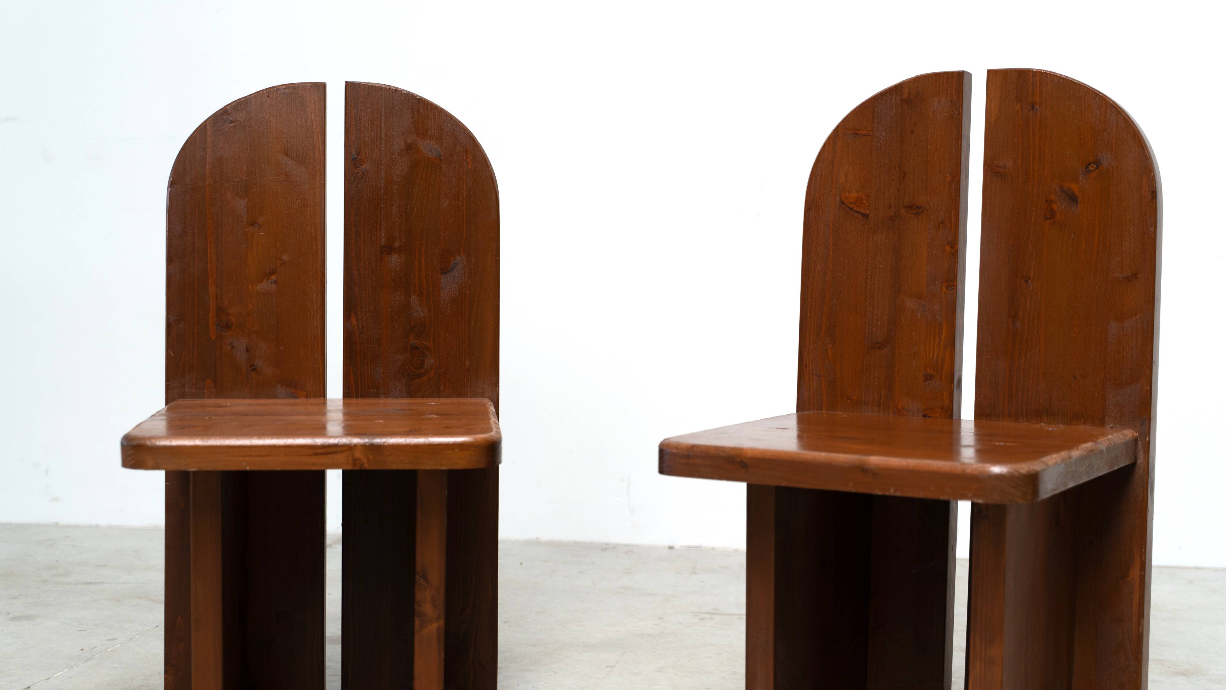 Ensemble de deux chaises de salle à manger sculpturales