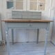 Bureau à gradin patiné vert de gris , plateau bois.
