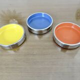 Set of 3 stackable ashtrays in colored melamine, chrome metal from the 70s