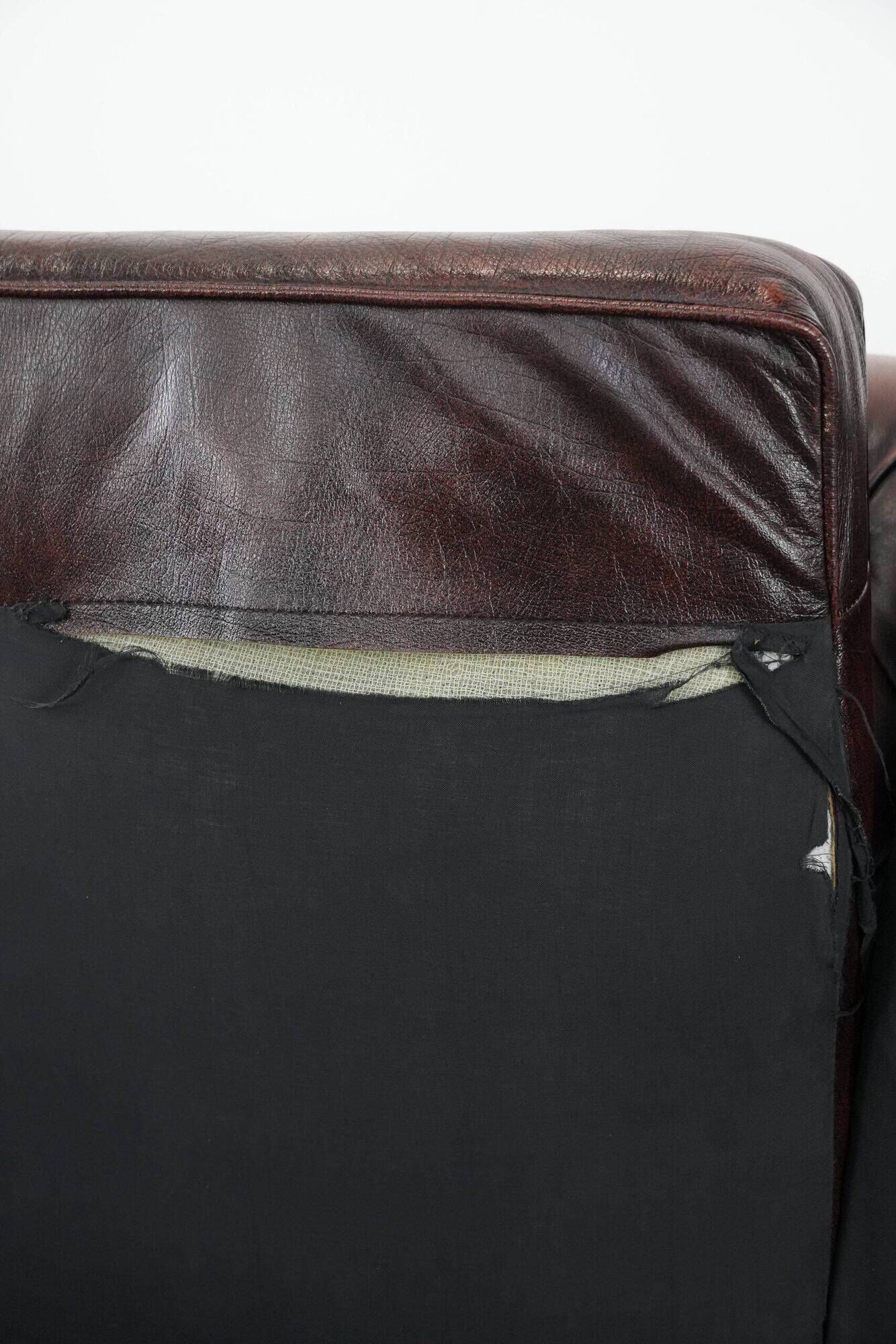 Classic cowhide Chesterfield sofa in English style with red/brown colours