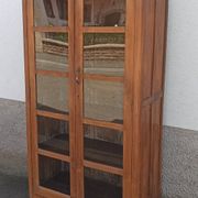 Armoire vitrée en bois