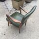 Fauteuil bas  en skaï vert bouteille