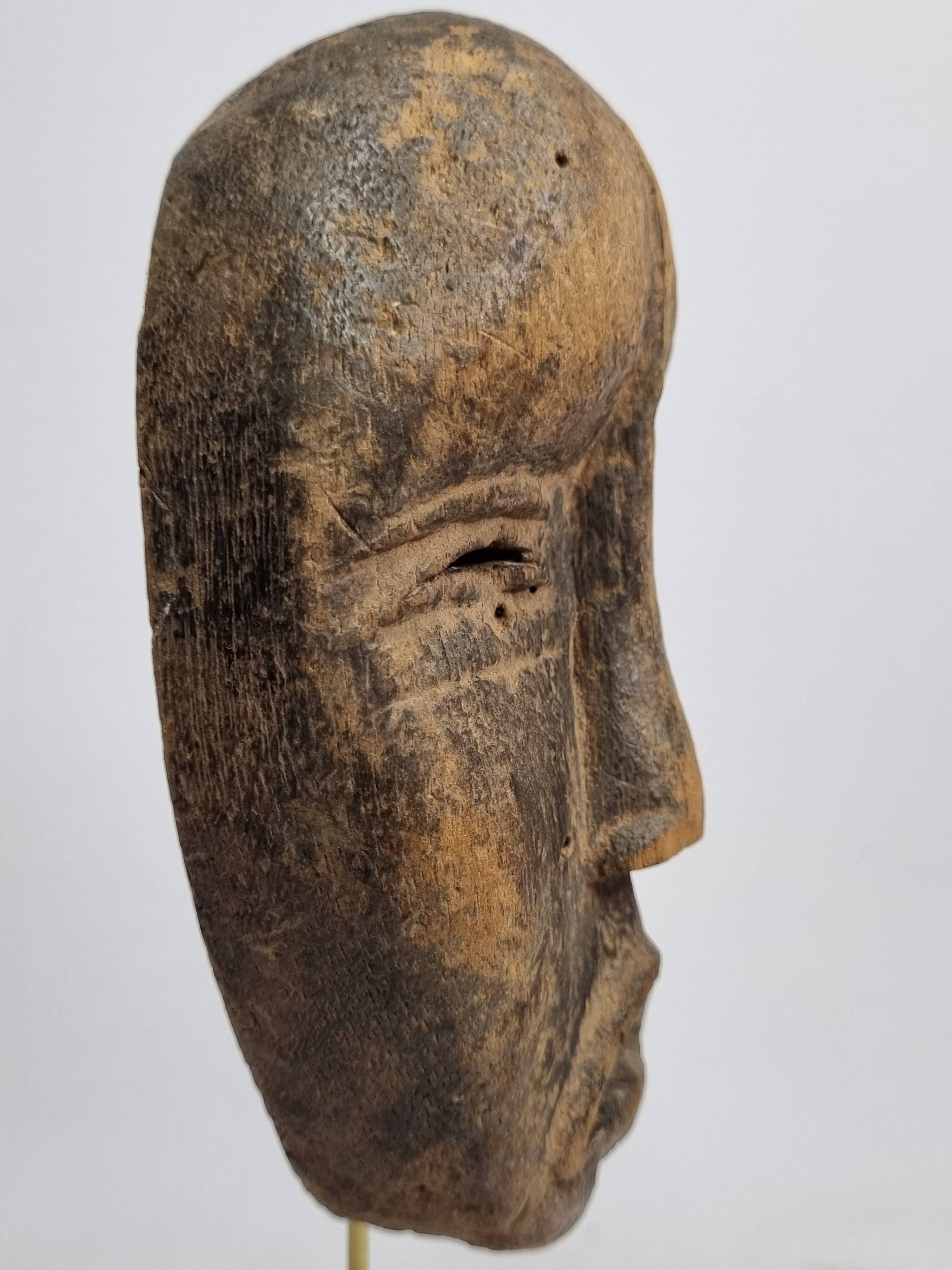 Antique Dan passport mask in carved wood 15 cm, with stand