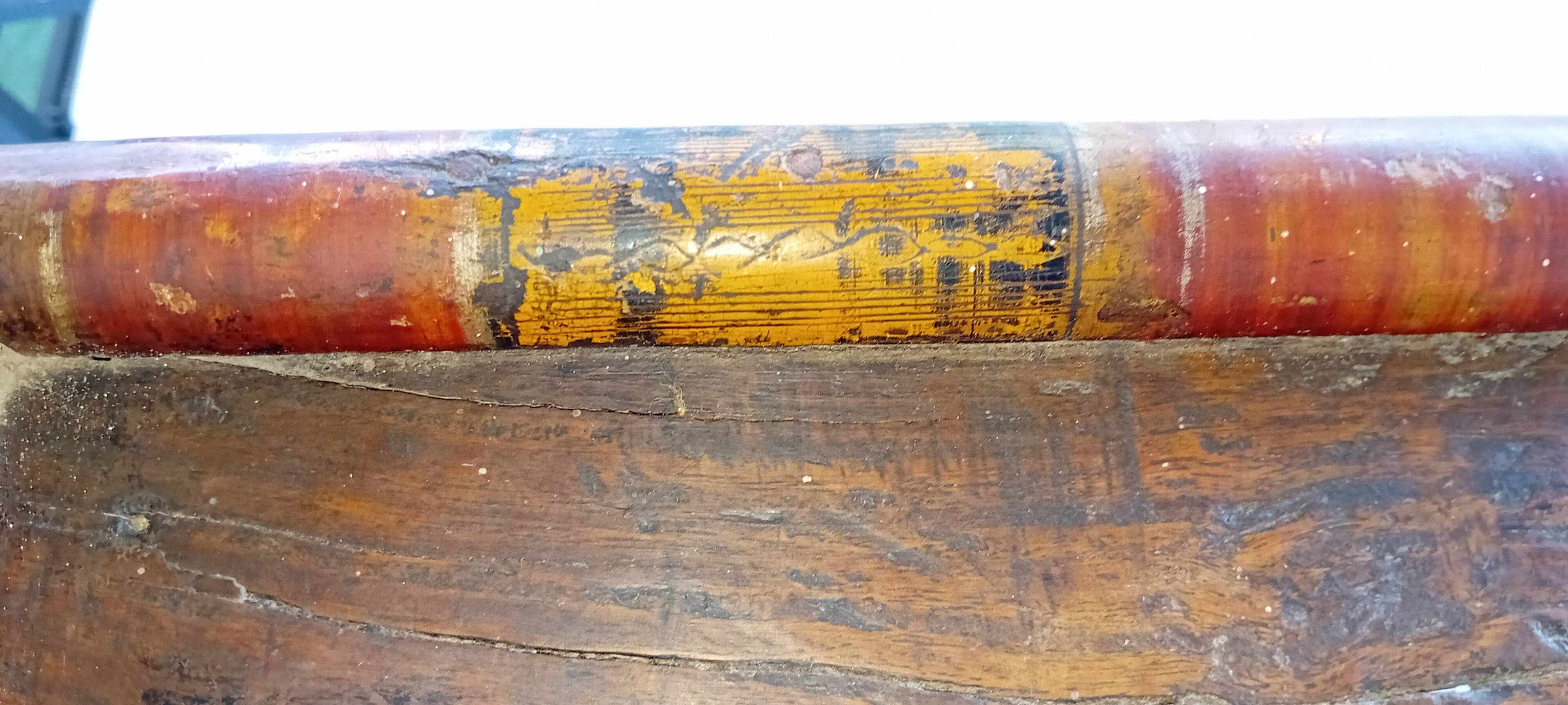 Authentic Bajot coffee table from Rajasthan, 19th century.